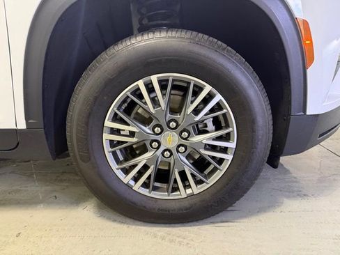 Certified 2024 Chevrolet Traverse LT FWD image 32