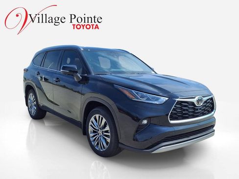 Used 2026 Toyota Highlander Platinum AWD/4WD image 9