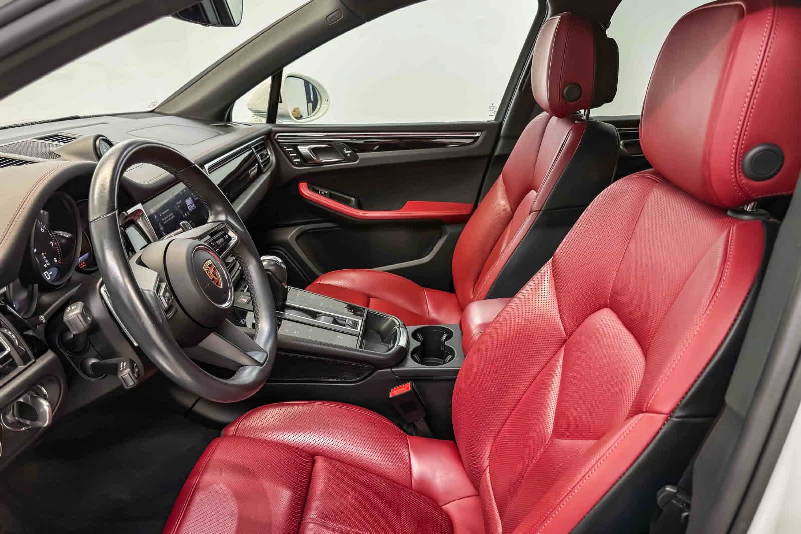 Certified 2024 Porsche Macan AWD/4WD image 21