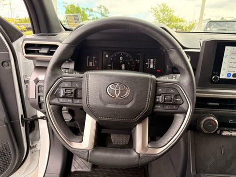 Used 2025 Toyota 4Runner SR5 AWD/4WD image 22