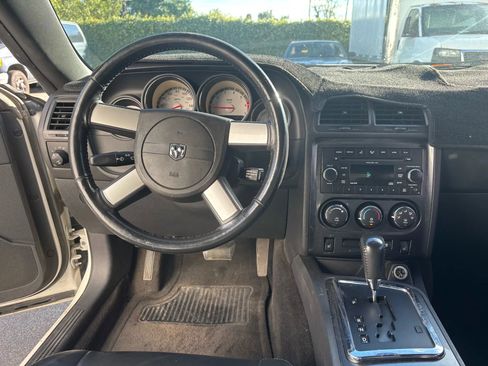 Used 2009 Dodge Challenger R/T image 31