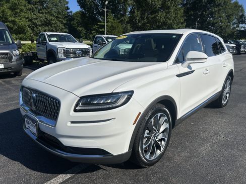 Used 2023 Lincoln Nautilus Reserve AWD/4WD image 3