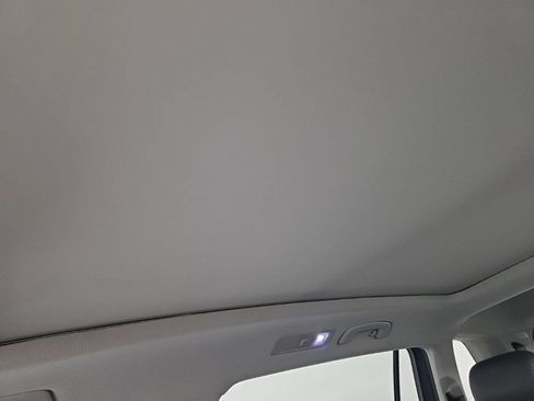 Used 2018 Volkswagen Tiguan SE w/ Panoramic Sunroof Package AWD/4WD image 24