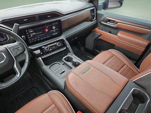 Used 2025 GMC Sierra 2500 Denali Ultimate image 12