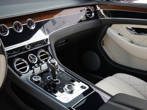 Used 2020 Bentley Continental GT image 10