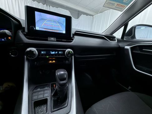 Used 2023 Toyota RAV4 XLE AWD/4WD image 14