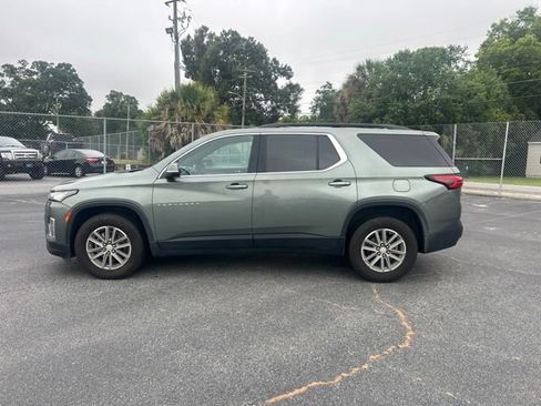 Used 2022 Chevrolet Traverse LT FWD image 2