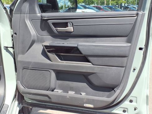 Used 2025 Toyota Tundra Limited AWD/4WD image 12