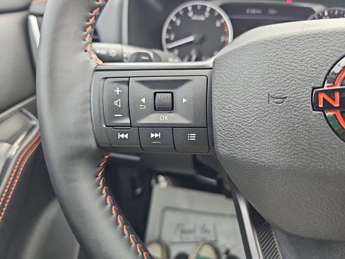 Used 2025 Nissan Rogue SV image 18