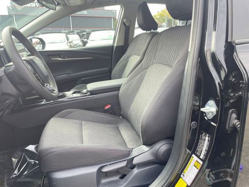 Used 2025 Toyota Camry LE image 25