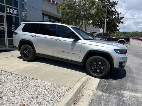 New 2025 Jeep Grand Cherokee L Altitude image 13