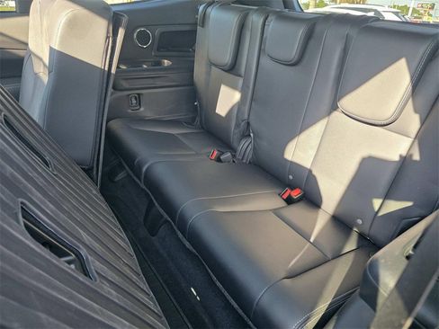 Used 2024 Subaru Ascent Limited w/ Technology Package image 9