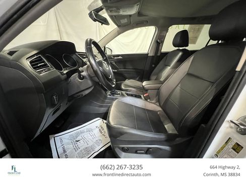 Used 2018 Volkswagen Tiguan SE w/ Panoramic Sunroof Package FWD image 12