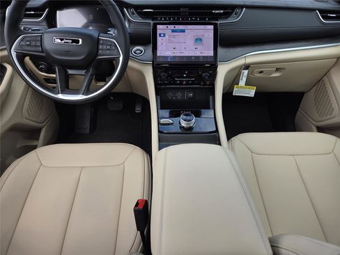 New 2025 Jeep Grand Cherokee Limited w/ Trailer Tow Package image 41