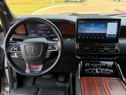 Used 2024 Lincoln Navigator Reserve AWD/4WD image 25