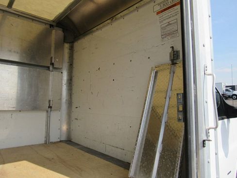 Used 2022 GMC Savana 3500 Extended w/ Power Convenience Package RWD image 17