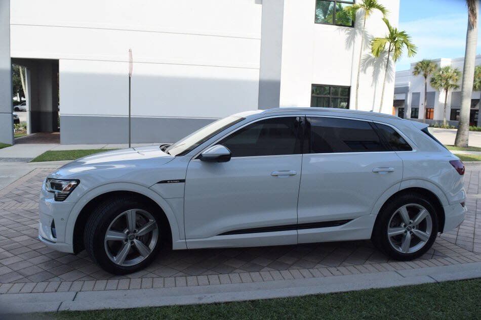 Used 2019 Audi e-tron Prestige w/ Prestige Package AWD/4WD image 4