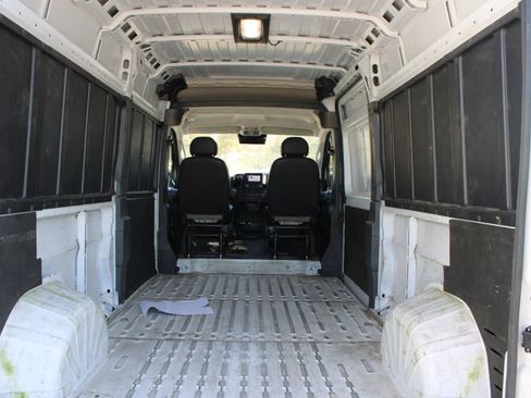 Used 2025 RAM ProMaster 2500 w/ Convenience Group FWD image 9