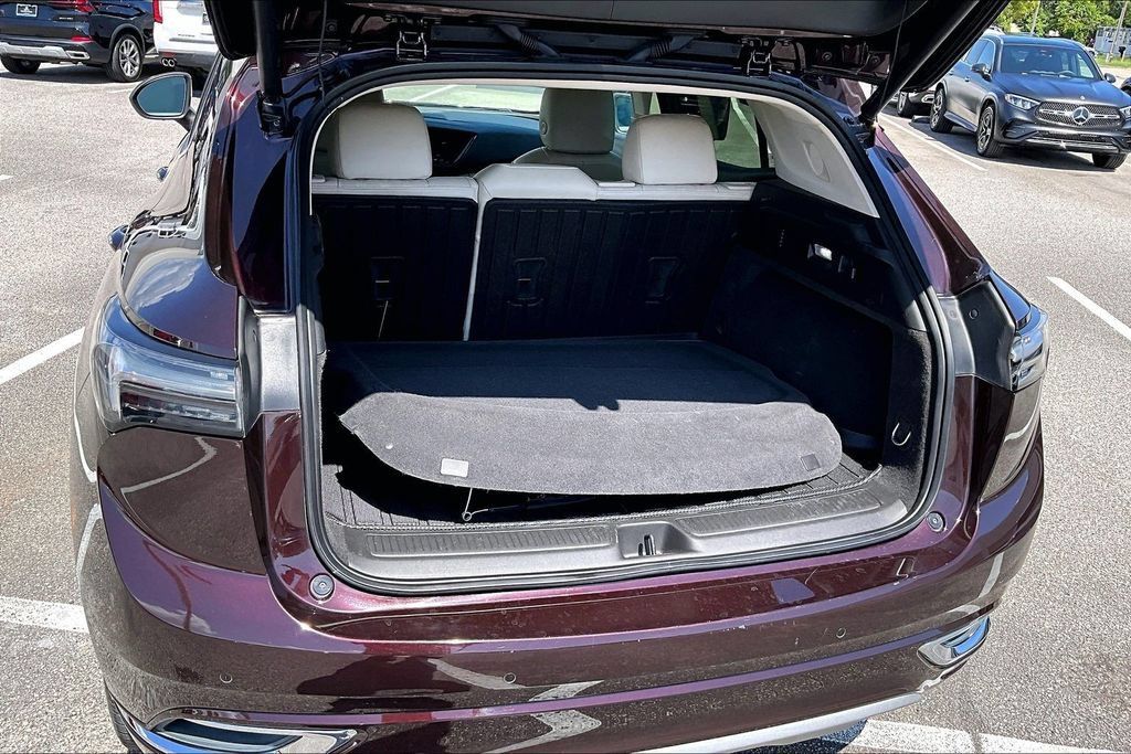 Used 2023 Buick Envision Avenir FWD image 37