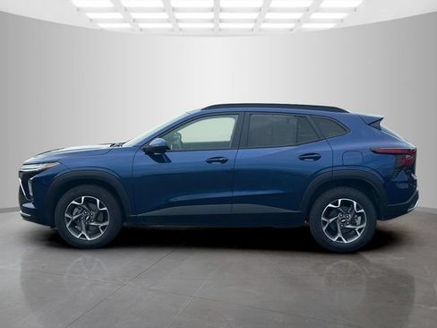 Used 2024 Chevrolet Trax LT w/ Sunroof Package FWD image 4