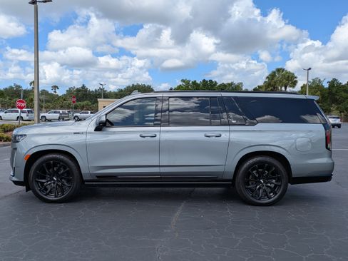 Used 2024 Cadillac Escalade ESV Sport Platinum w/ LPO, ONYX Package AWD/4WD image 3