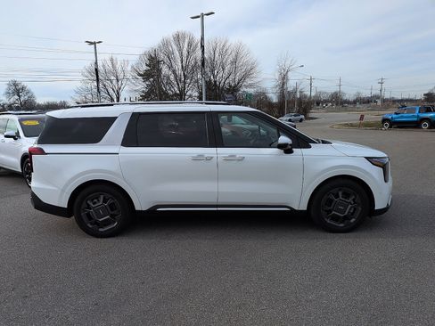 Certified 2026 Kia Carnival SX image 2