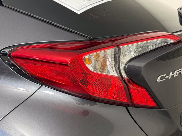Used 2022 Toyota C-HR Limited FWD image 13