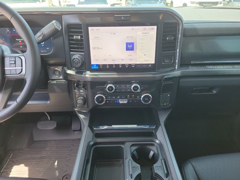 Used 2024 GMC Sierra 1500 AT4 w/ Technology Package AWD/4WD image 15