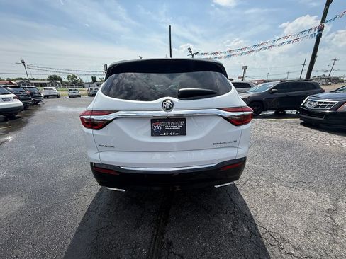 Used 2018 Buick Enclave Essence w/ Trailering Package FWD image 4