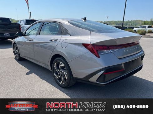 Used 2025 Hyundai Elantra SEL image 4