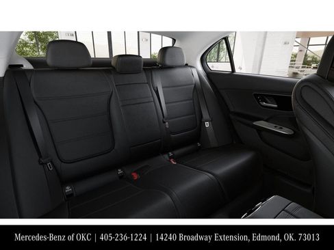 Used 2025 Mercedes-Benz C 300 4MATIC Sedan image 5