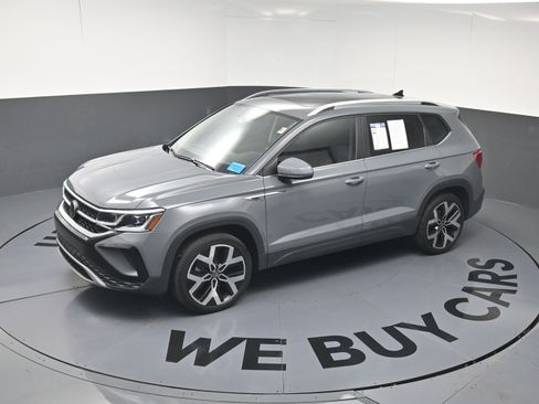 Used 2022 Volkswagen Taos SEL w/ Panoramic Sunroof Package AWD/4WD image 20