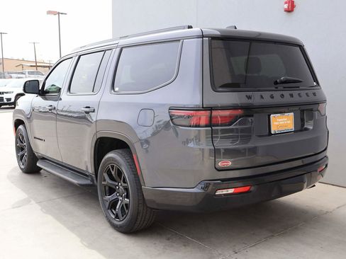 Used 2024 Jeep Wagoneer Series II RWD image 3