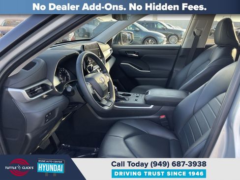 Used 2024 Toyota Highlander XLE FWD image 18