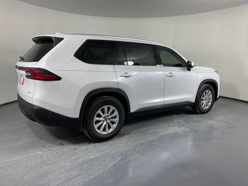 New 2026 Toyota Grand Highlander XLE image 4