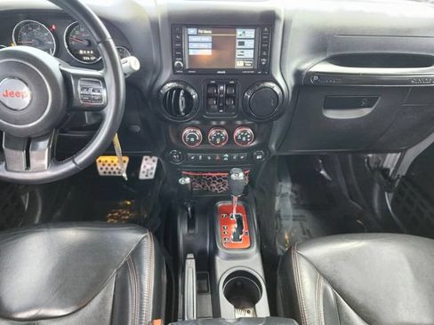 Used 2017 Jeep Wrangler Unlimited Rubicon AWD/4WD image 14