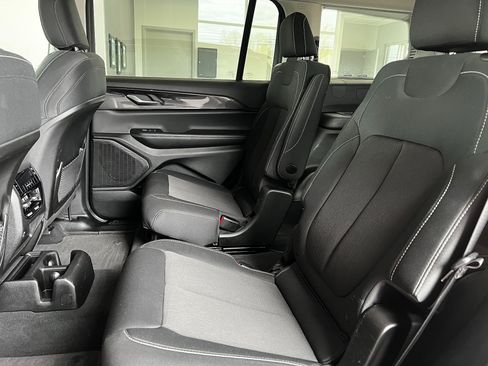 Used 2023 Jeep Grand Cherokee L Laredo AWD/4WD image 22
