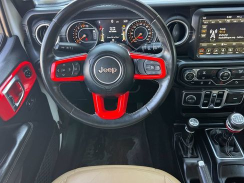 Used 2018 Jeep Wrangler Unlimited Sahara AWD/4WD image 17