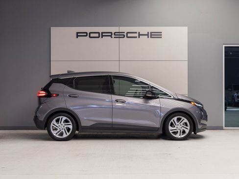 Used 2022 Chevrolet Bolt LT image 8