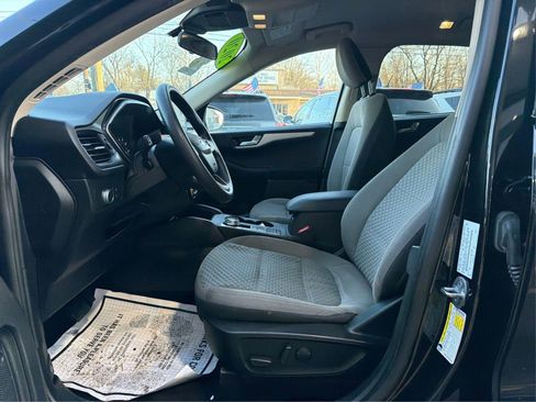 Used 2020 Ford Escape SE image 18