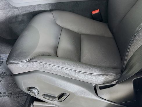 Certified 2023 Volvo XC60 B5 Plus w/ Protection Package Premier FWD image 19