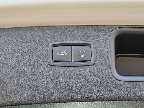 Used 2024 Porsche Macan Turbo image 15