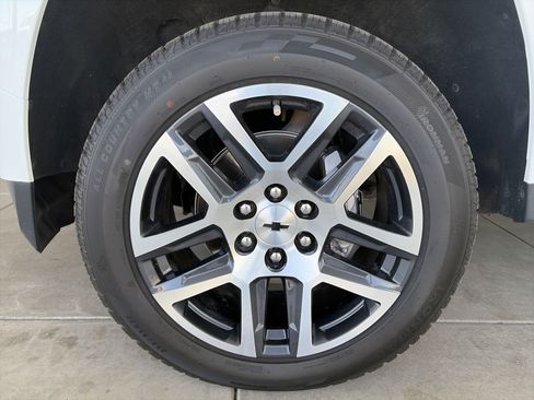Used 2023 Chevrolet Colorado Z71 w/ Z71 Convenience Package 2 AWD/4WD image 9