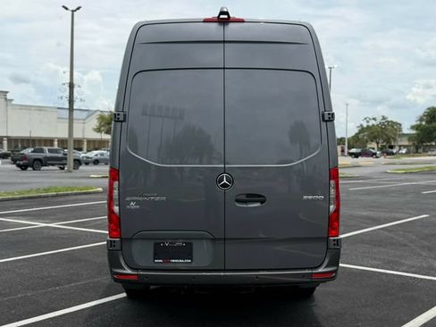 Used 2020 Mercedes-Benz Sprinter 2500 image 4