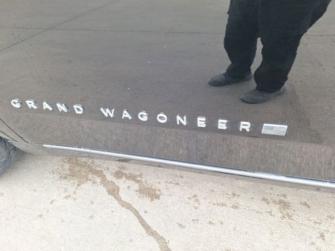 Used 2022 Jeep Grand Wagoneer Series II w/ Convenience Group III image 14