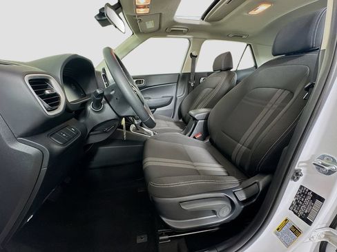Used 2023 Hyundai Venue SEL w/ Cargo Package FWD image 18
