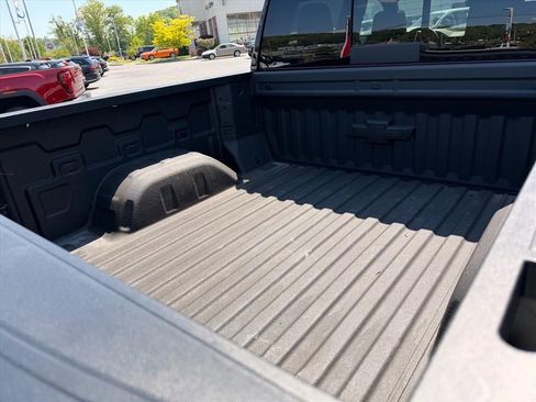 Used 2025 Chevrolet Silverado 1500 ZR2 w/ Technology Package AWD/4WD image 26