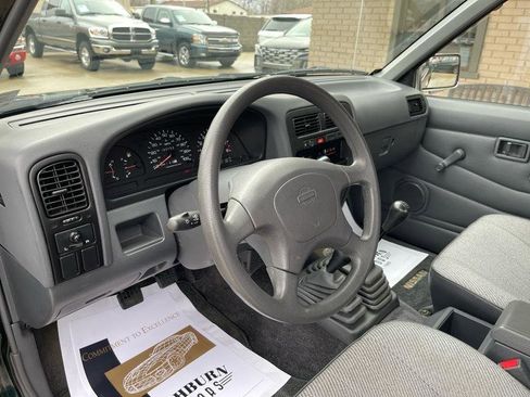 Used 1994 Nissan Pickup XE image 24