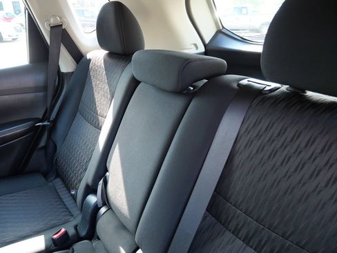 Used 2018 Nissan Rogue S AWD/4WD image 21