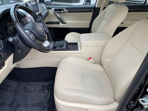 Used 2023 Lexus GX 460 Premium w/ Premium Package image 13